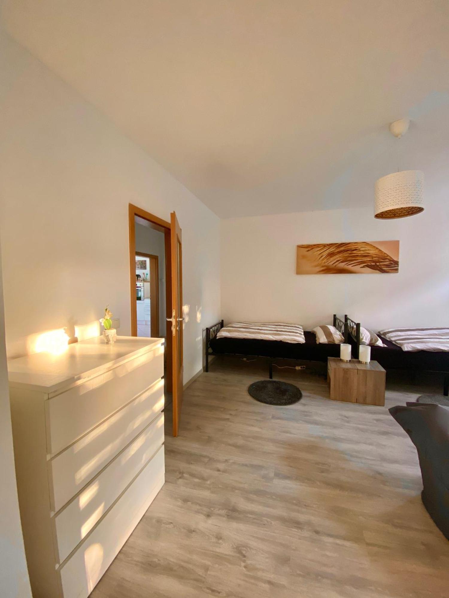 Schoene 3-Zimmer Monteurswohnung Im Sueden Von Leipzig Eg Bagian luar foto