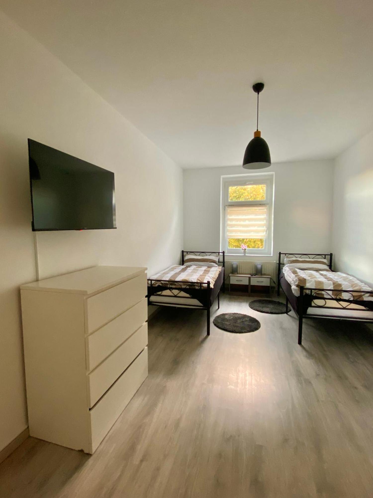 Schoene 3-Zimmer Monteurswohnung Im Sueden Von Leipzig Eg Bagian luar foto
